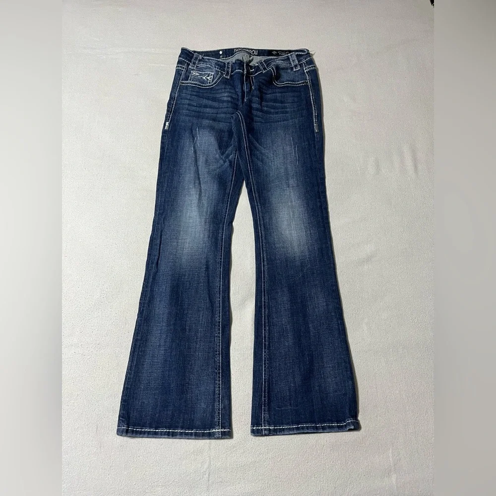 Rock & Roll Women’s 30x31.5‎ Rival Low Rise Boot Cut Cowgirl Distressed Jeans